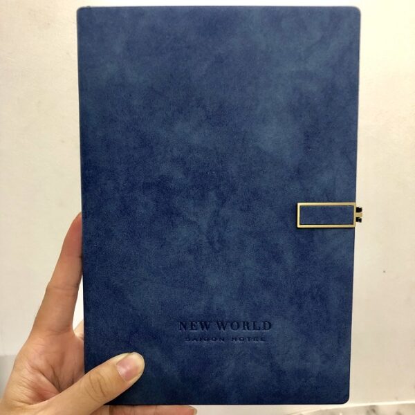 ST29 - SỔ TAY KHÓA CÀI NEW WORLD