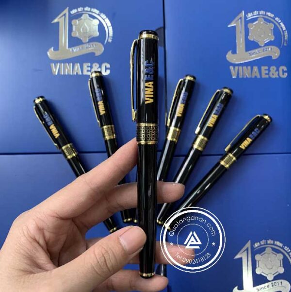 BÚT KIM LOẠI CAO CẤP IN LOGO THEO YÊU CẦU - BÚT KIM LOẠI VIỀN VÀNG IN LOGO VINA E&C