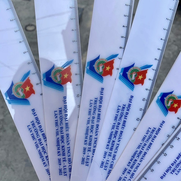 THƯỚC KẺ IN LOGO ĐH KINH TẾ LUẬT