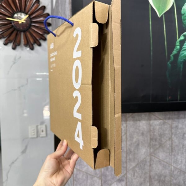 HỘP CARTON NẮP GÀI HÔNG ĐỰNG ĐỒNG HỒ CÓ IN LOGO DOANH NGHIỆP